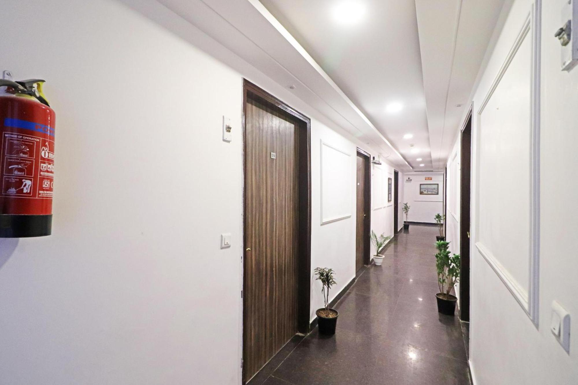 Hotel Mayda Prime Near Delhi Airport Нью-Делі Екстер'єр фото